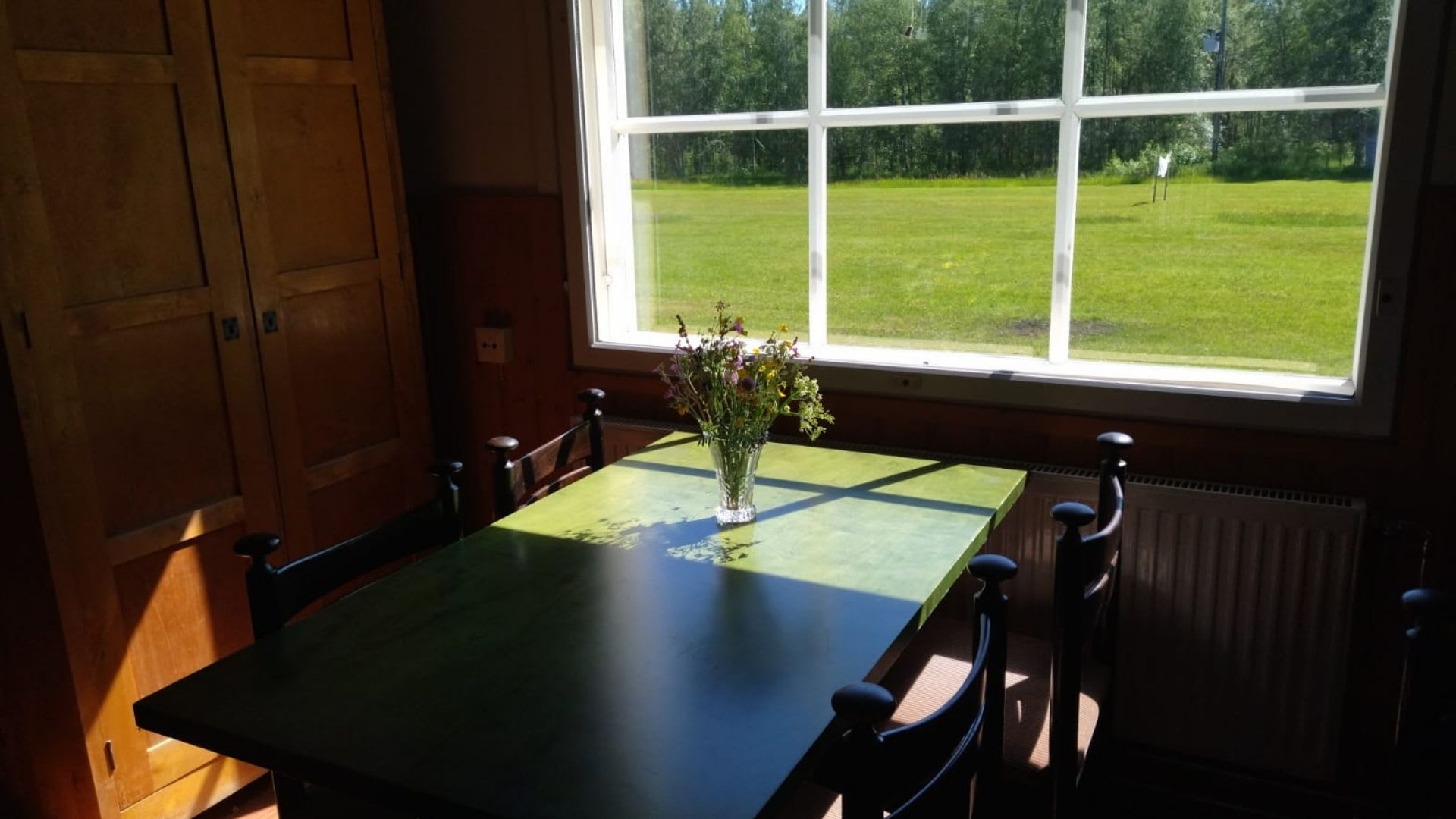 Cafeteria and bar. Place for meetings, weddings and events.