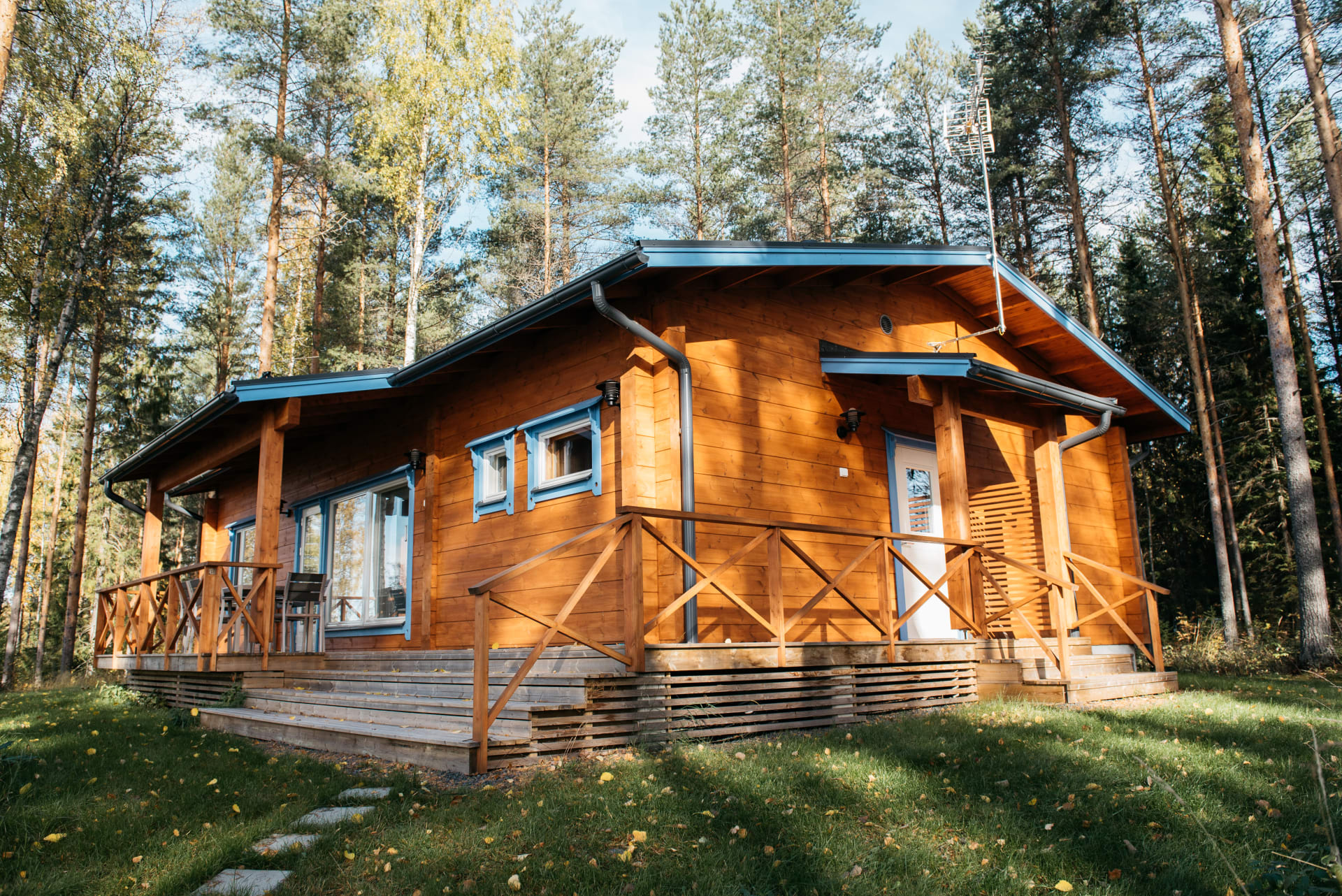 Modern and spacious Koukku log cottage by lake Onkivesi