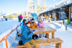 Romekievari rinneravintola talvi terassi © Jepetron Oy Romekievari rinneravintola talvi terassi