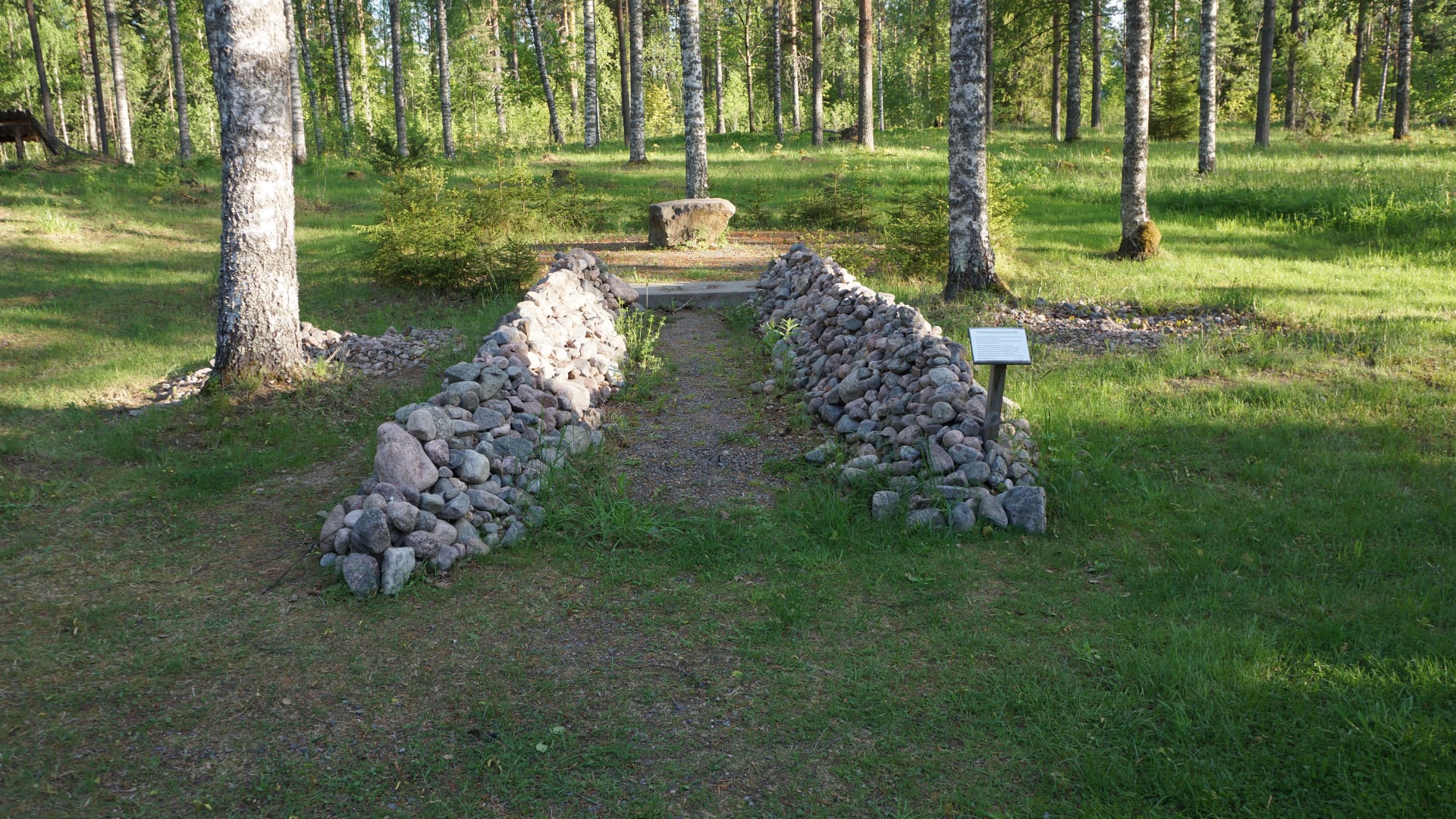 Simo Häyhä muistomerkki / Simo Häyhä monument