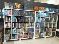 Viihdekauppa Laiska Pelikaani