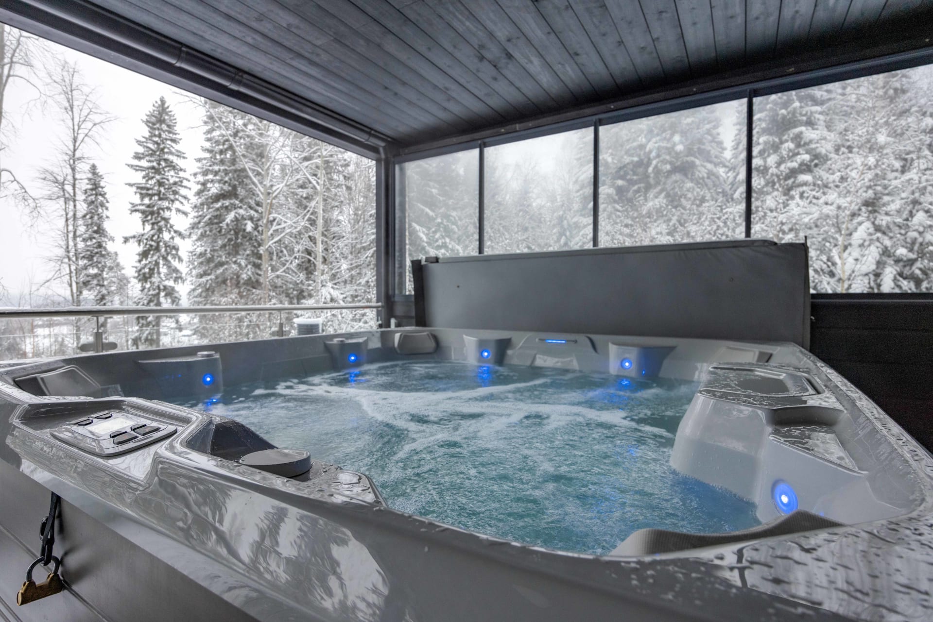 Luxury Villa with outdoor jacuzzi