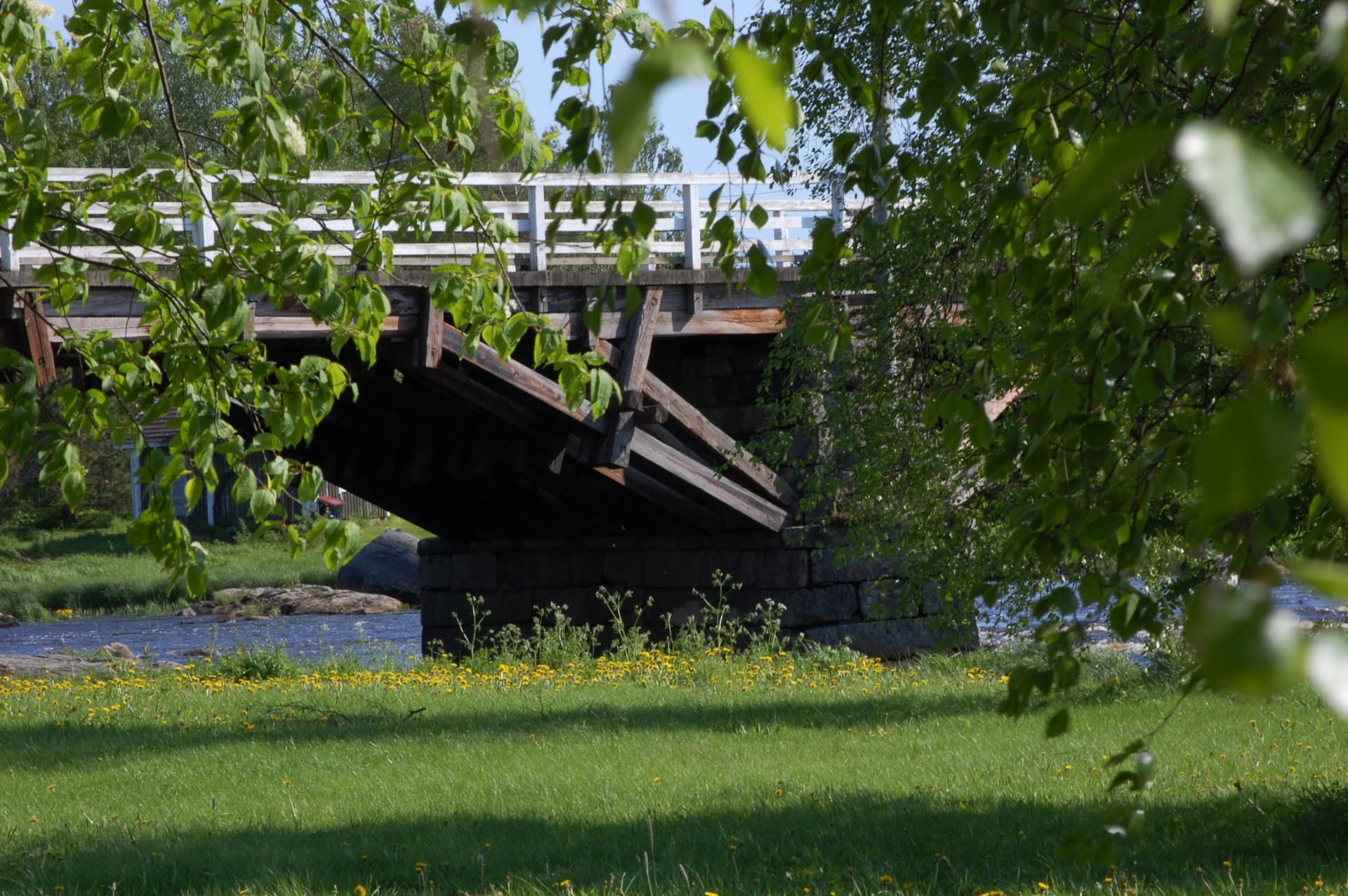 Isosilta bridge in summer.
