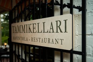 Ravintolan nimikyltti, jossa lukee Tammikellari