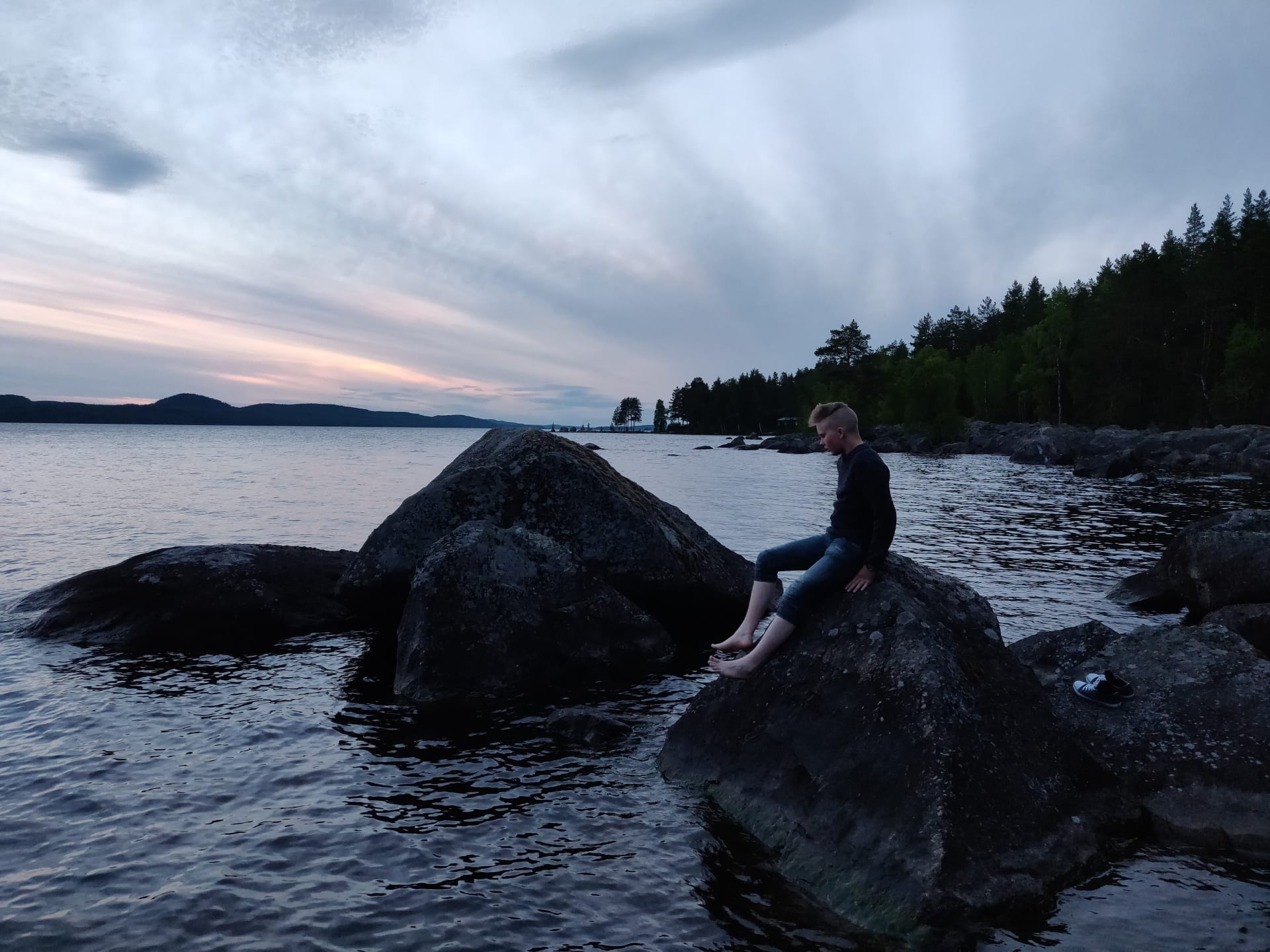 The twilight of summer midnight attracts the shore stones of Päijänne.
