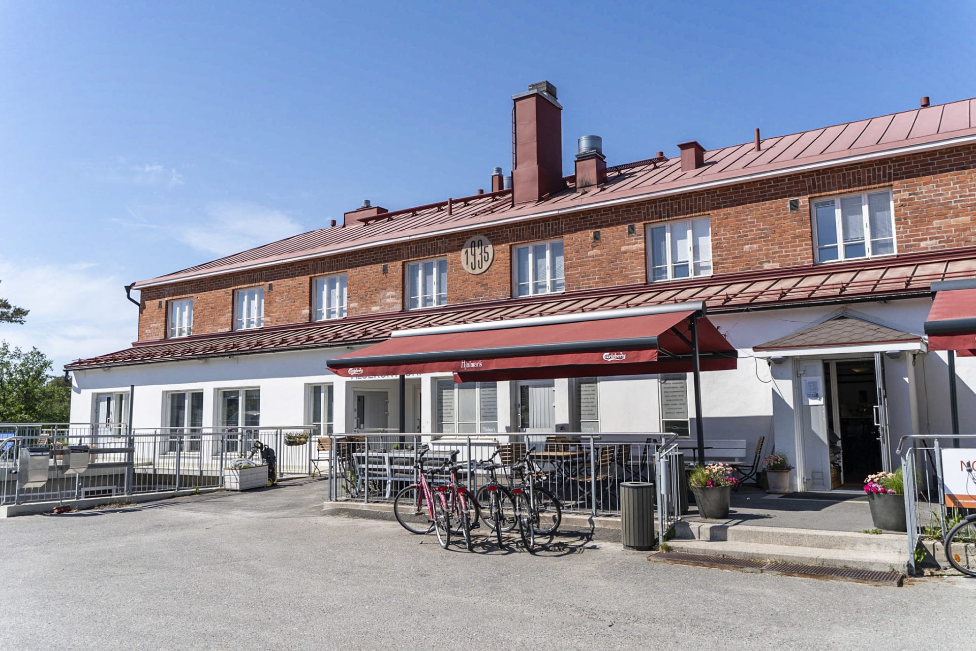 Nomadhome ligger I Stabshuset samt vår restaurang   Nomadhome ligger I Stabshuset samt vår restaurang