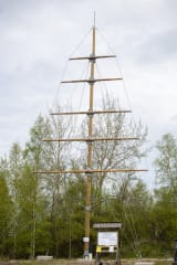 Varvi Mast in Raahe pays tribute to old shipbuilders.