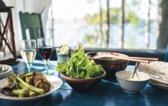 Hideouts Dining will be available to our guests starting in September. We offer luxury breakfasts and fine dining dishes, and can arrange a private chef to cook at your cabin.