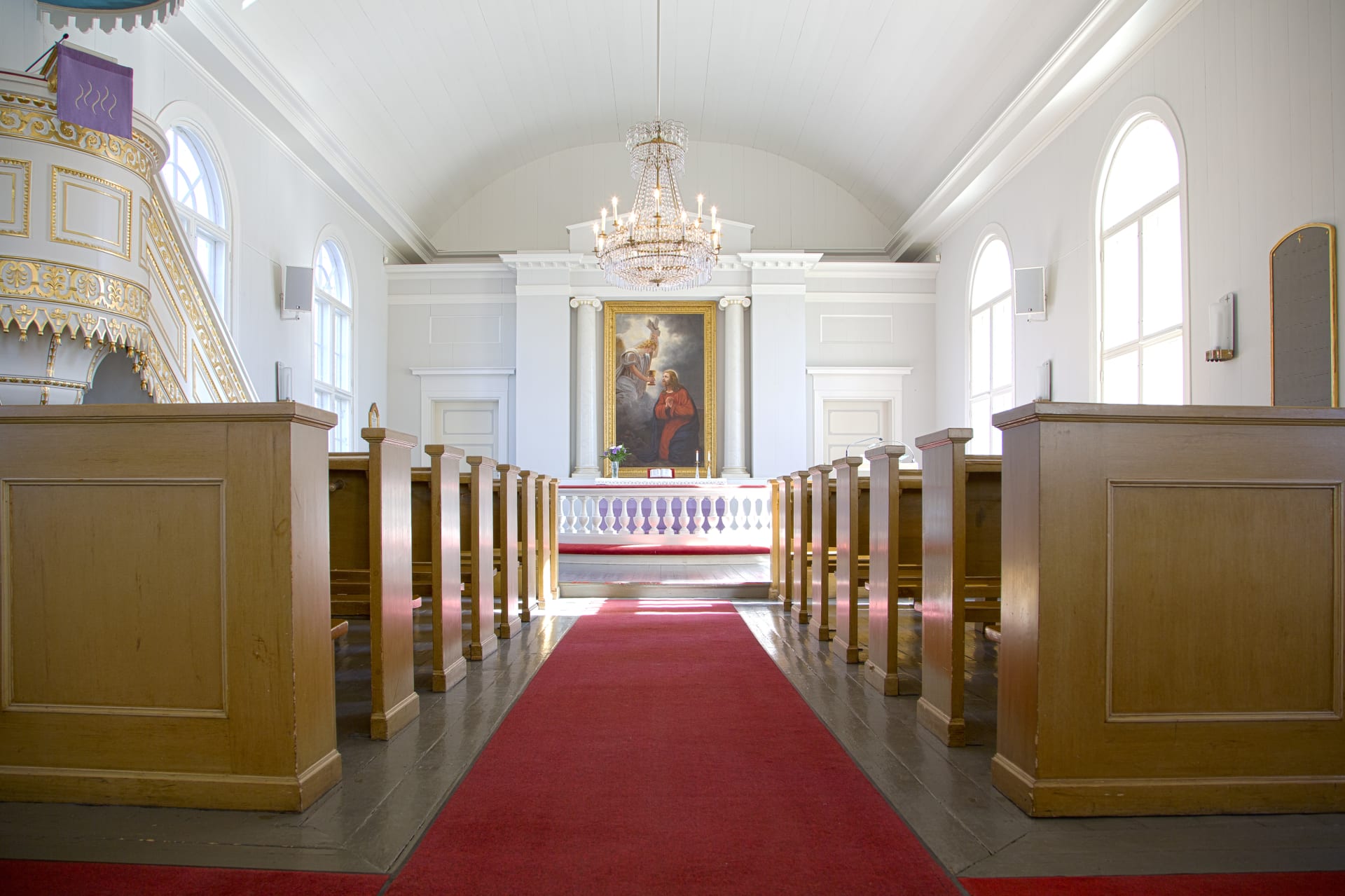 A red carpet leads to the altar of the Old Church.