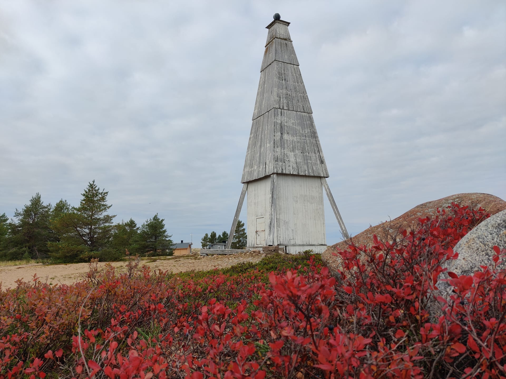 Keskiniemi beacon tower in Autumn