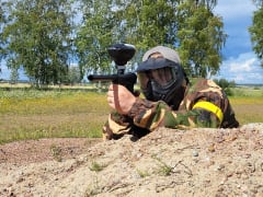 Guided paintball, what a great program for a bachelor parties, a recreation day for colleagues or a weekend with a group of friends.