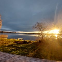 Syksy loistaa ja riisuu maisemaa.