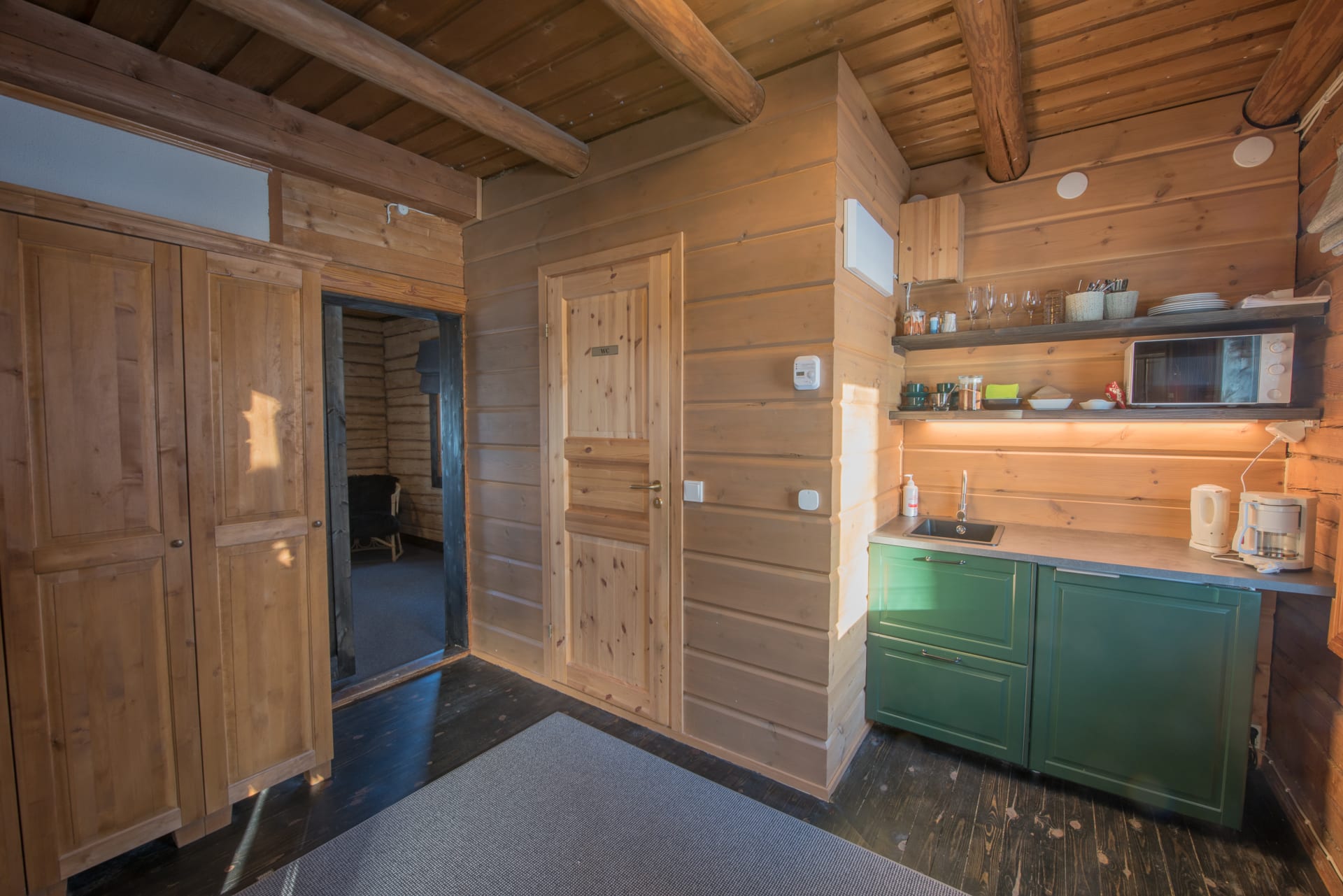 Männistö log cabin wooden kitchen