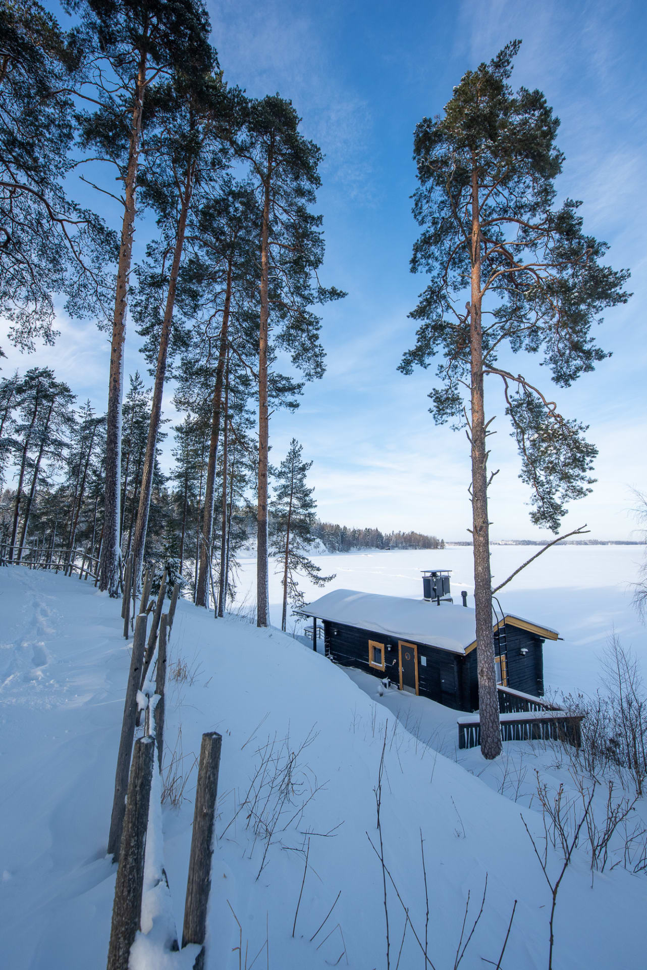 Elvilä sauna by Lake Tuusula in the winter time