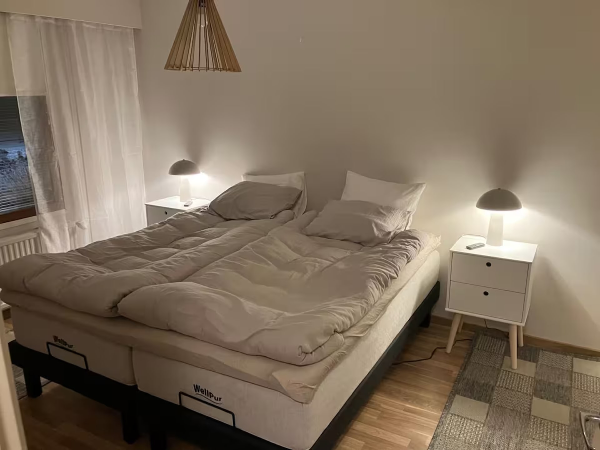 Bedroom with 180 cm bed
