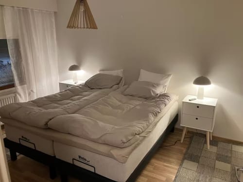 Bedroom with 180 cm bed