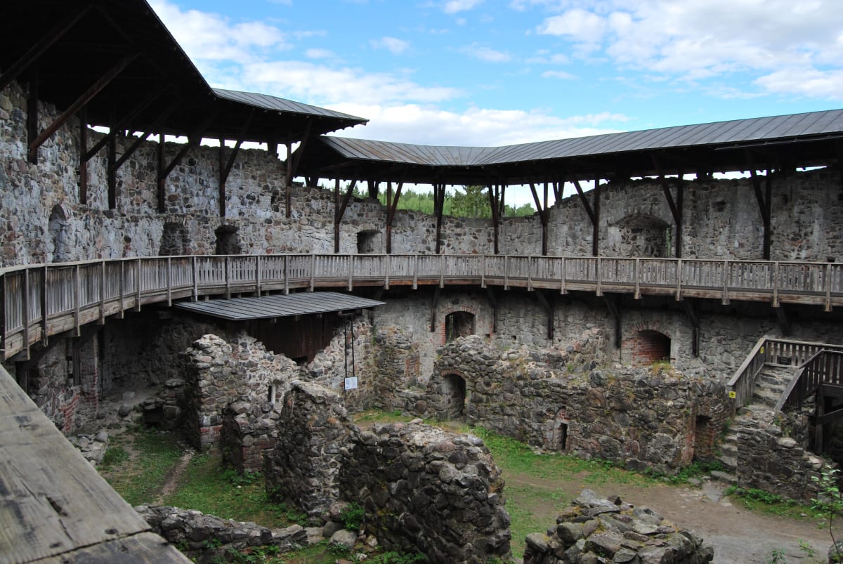 Guided tour at Raseborg Castle | Visit Finland