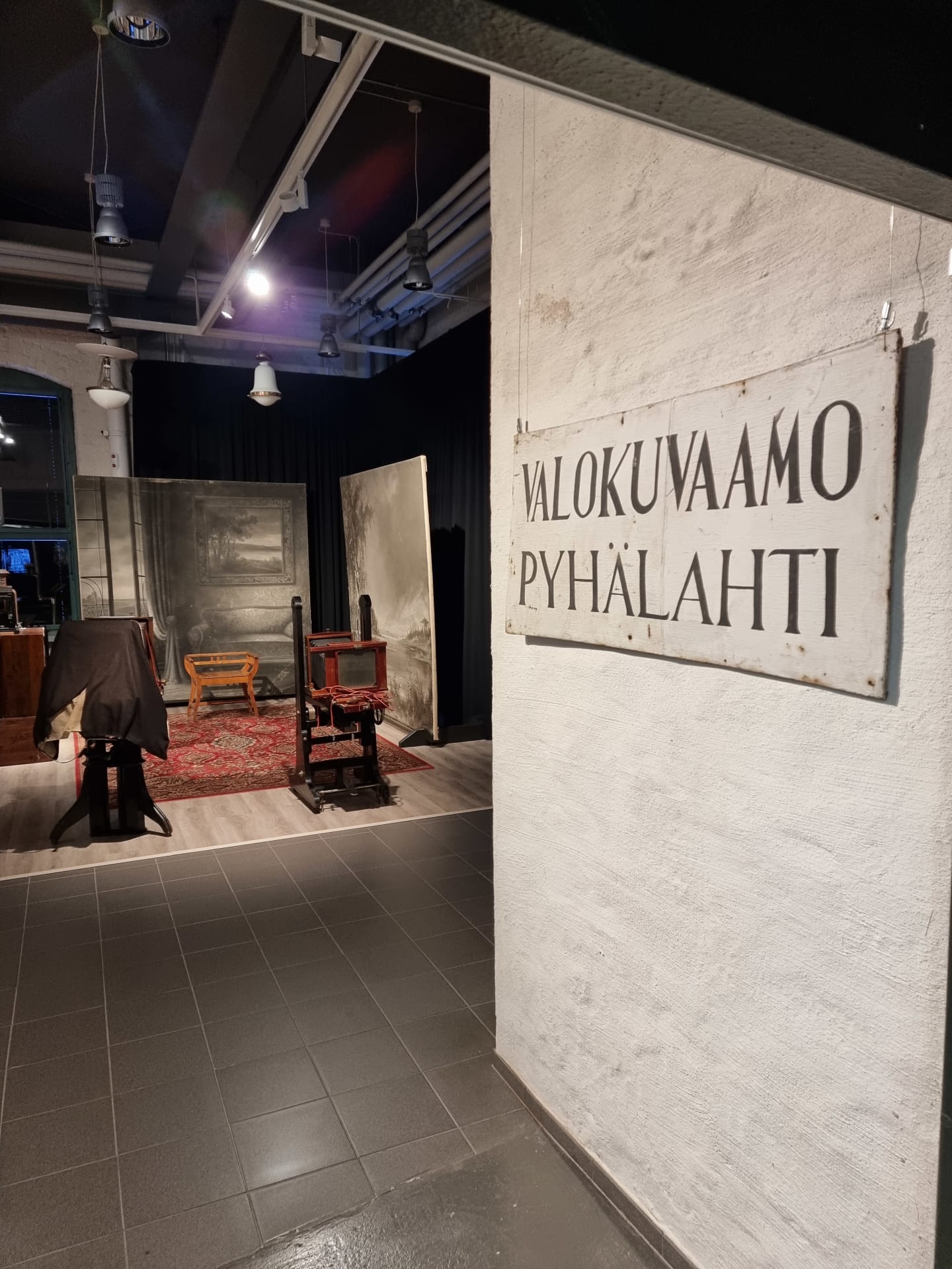 Vanhoja kameroita Pyhälahden valokuvaamomuseossa