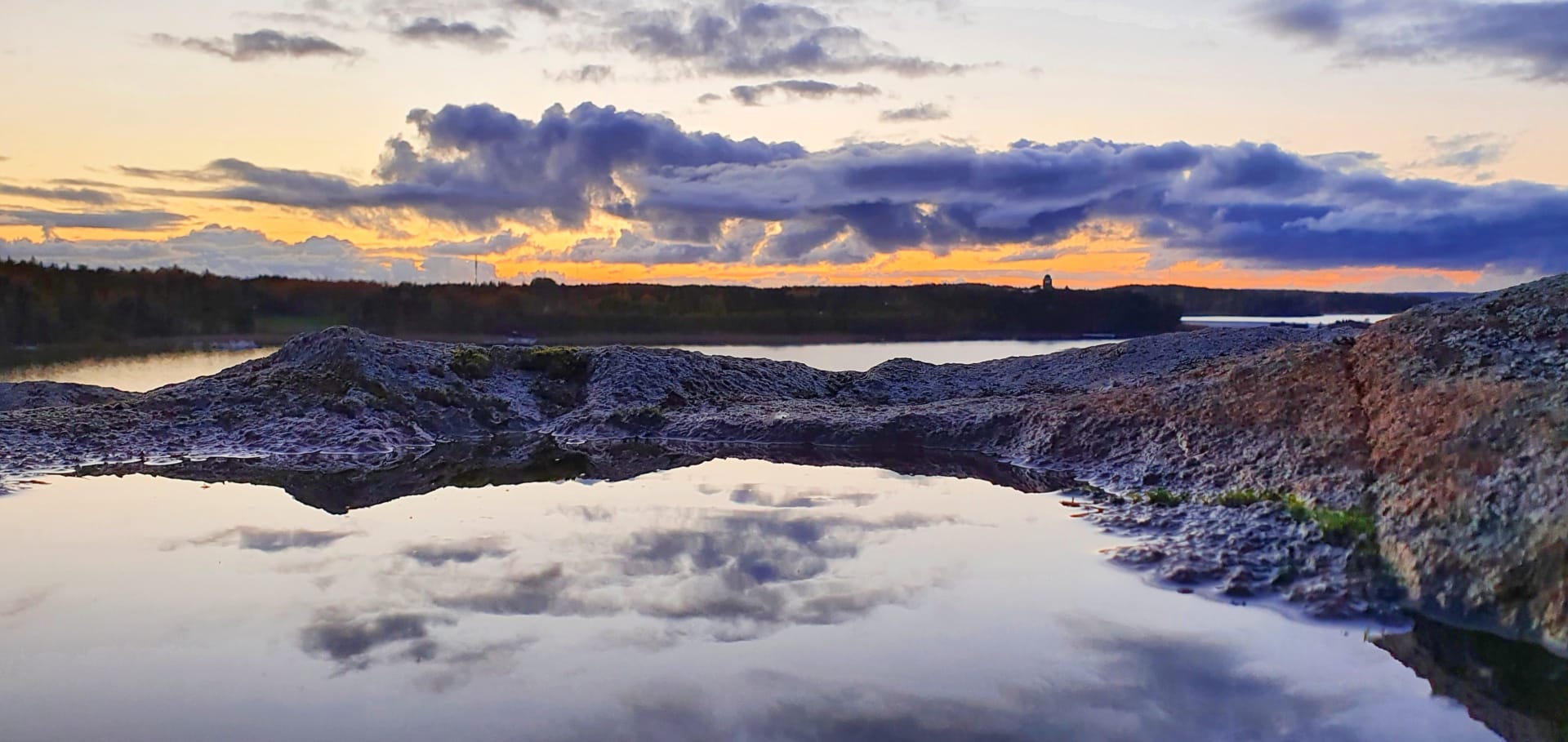 Kuparivuori hill clouds reflected