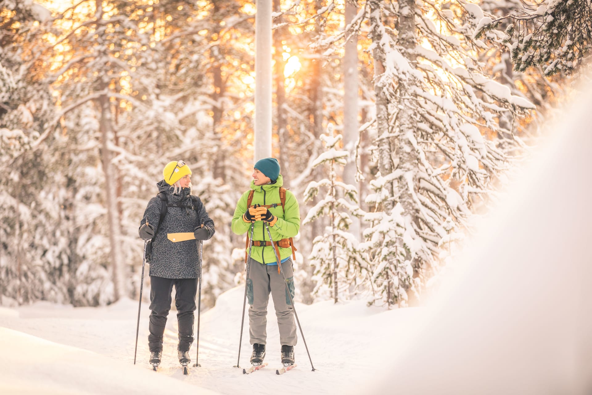 Enjoy cross country skiing with friends in Ylläs-Pallastunturi National Park.