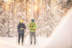 Enjoy cross country skiing with friends in Ylläs-Pallastunturi National Park.