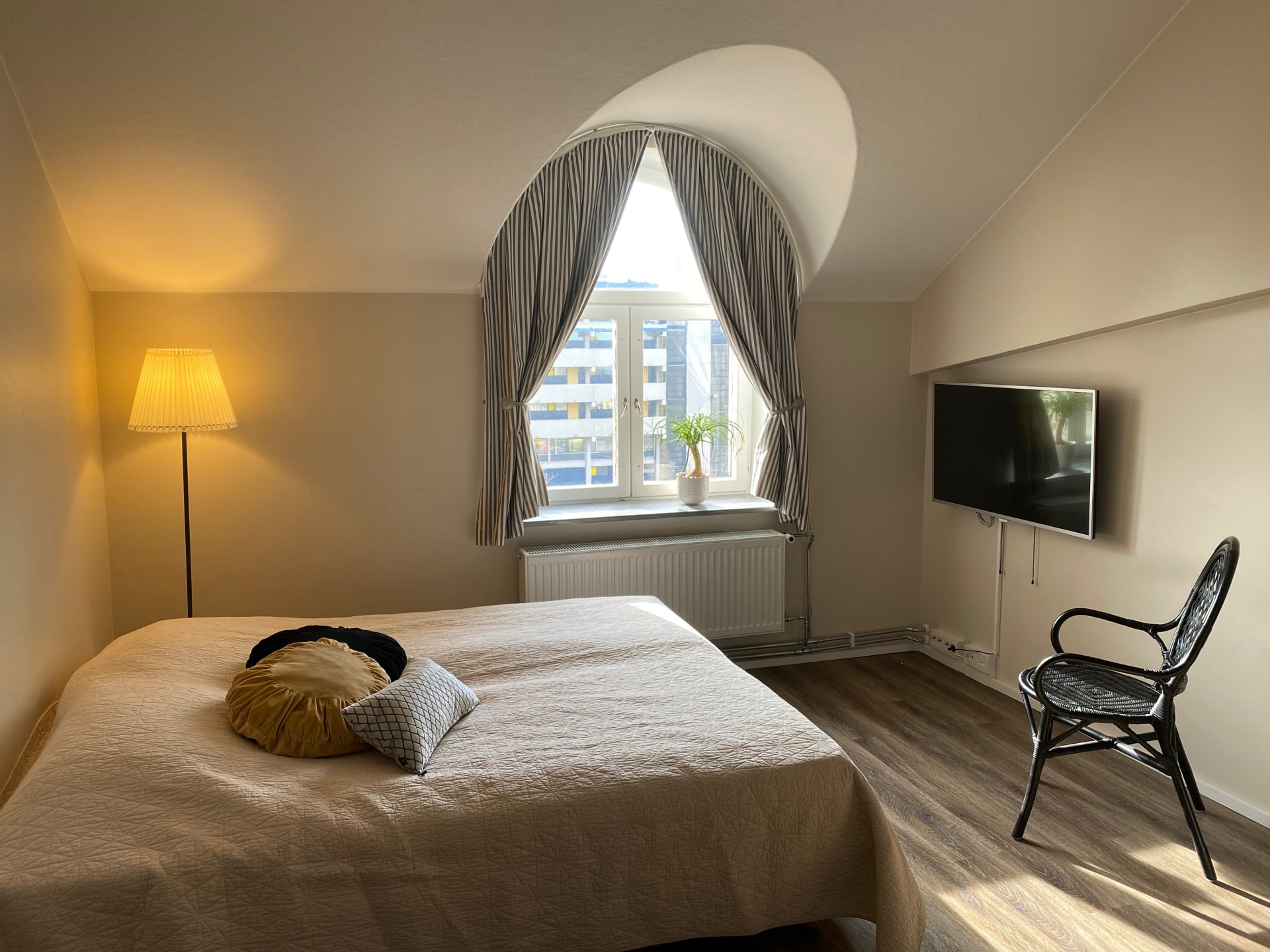 HOTELROOM