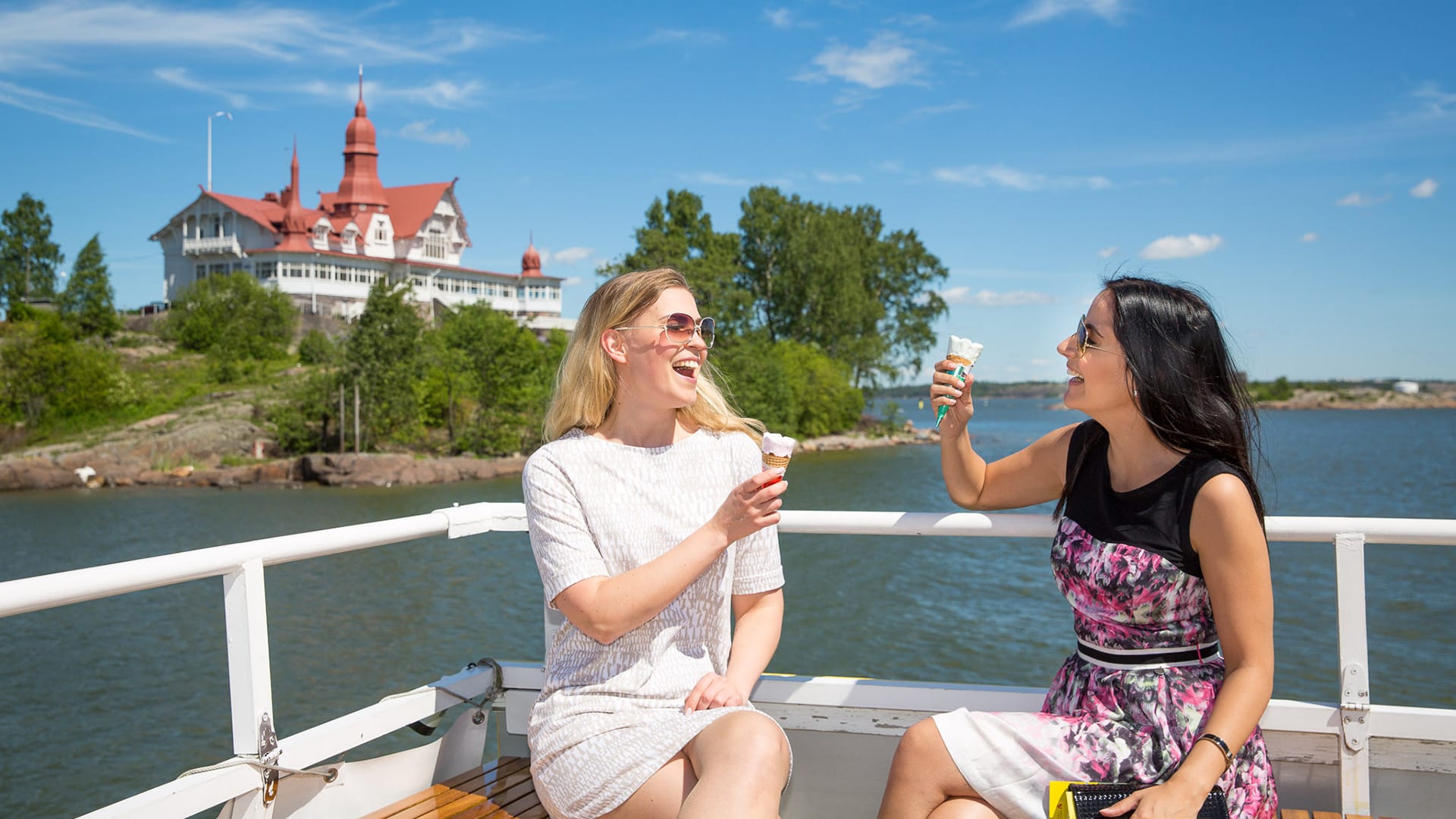 Helsinki Sightseeing by boat