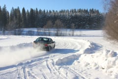 Jääralli car race on ice.