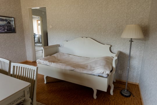 160 cm pitkä puusänky