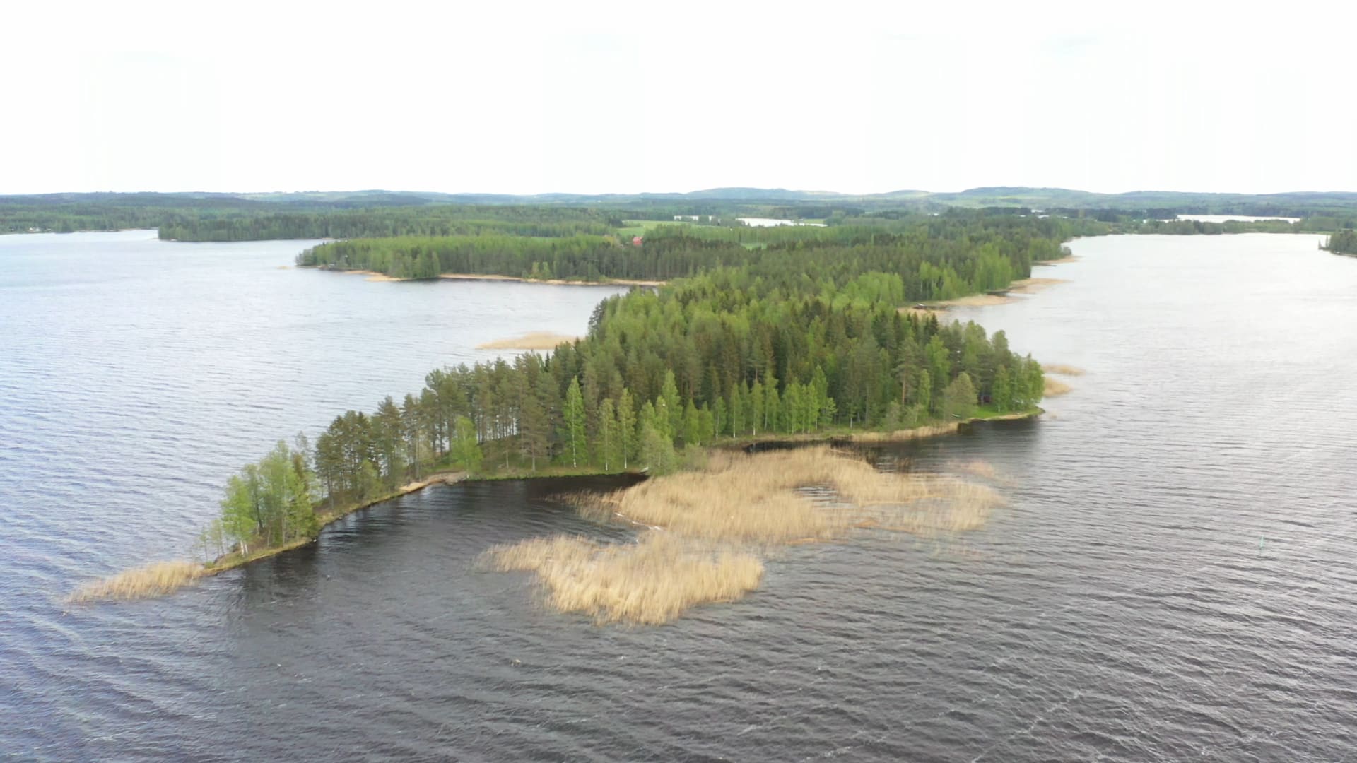 Ankkuri-cottage is located on the top of peninsula and surrounded by lake Onkivesi
