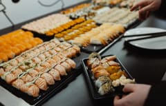 Sushia ravintolassa. Sushi at a restaurant.