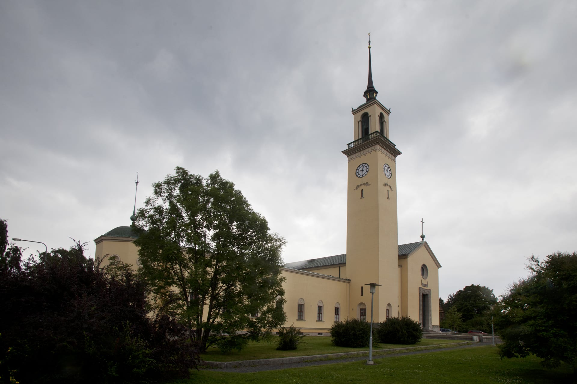 Viinikka Church on a cloudy summer day