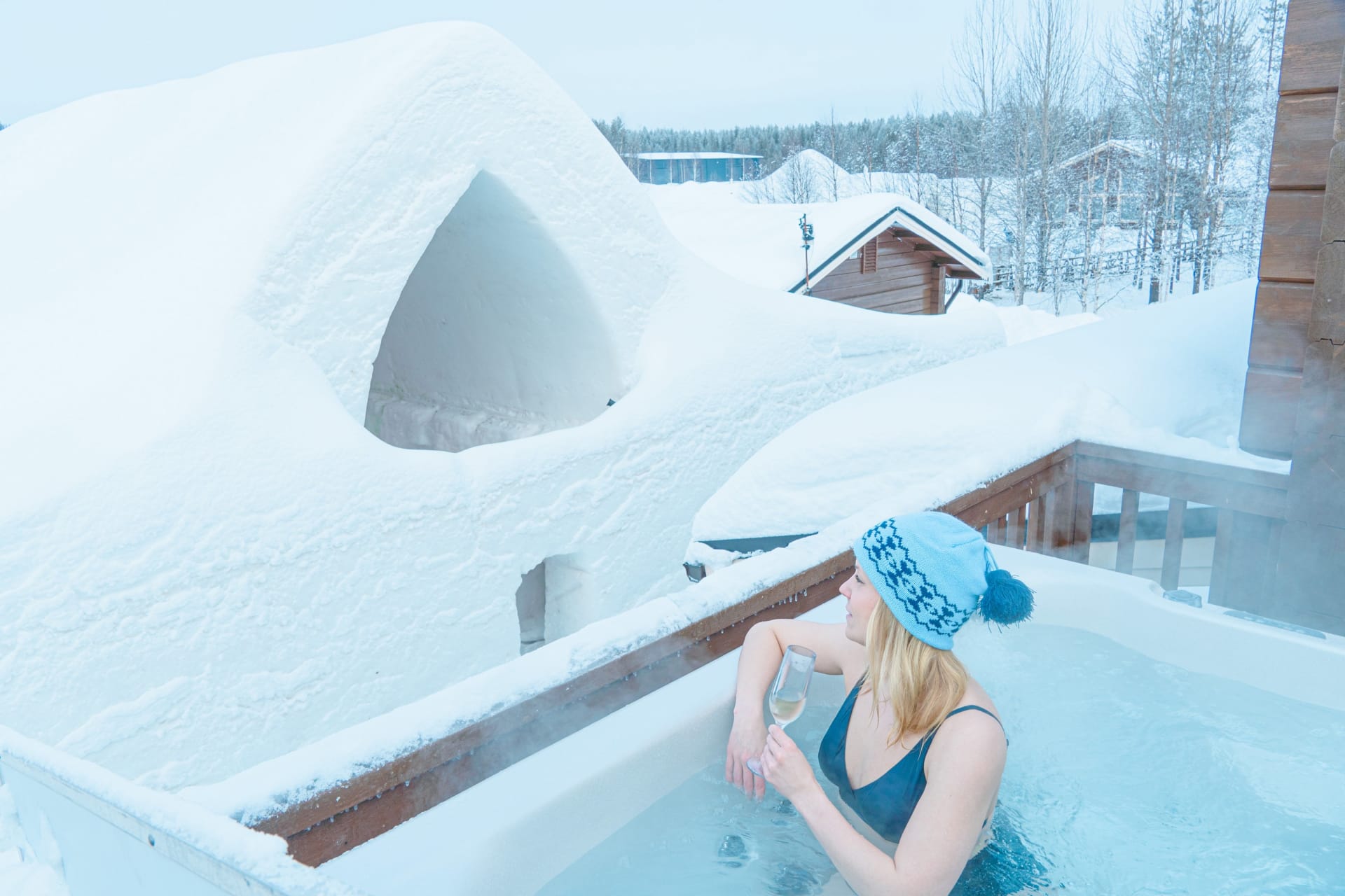 The outdoor jacuzzi from where drinks can be delivered