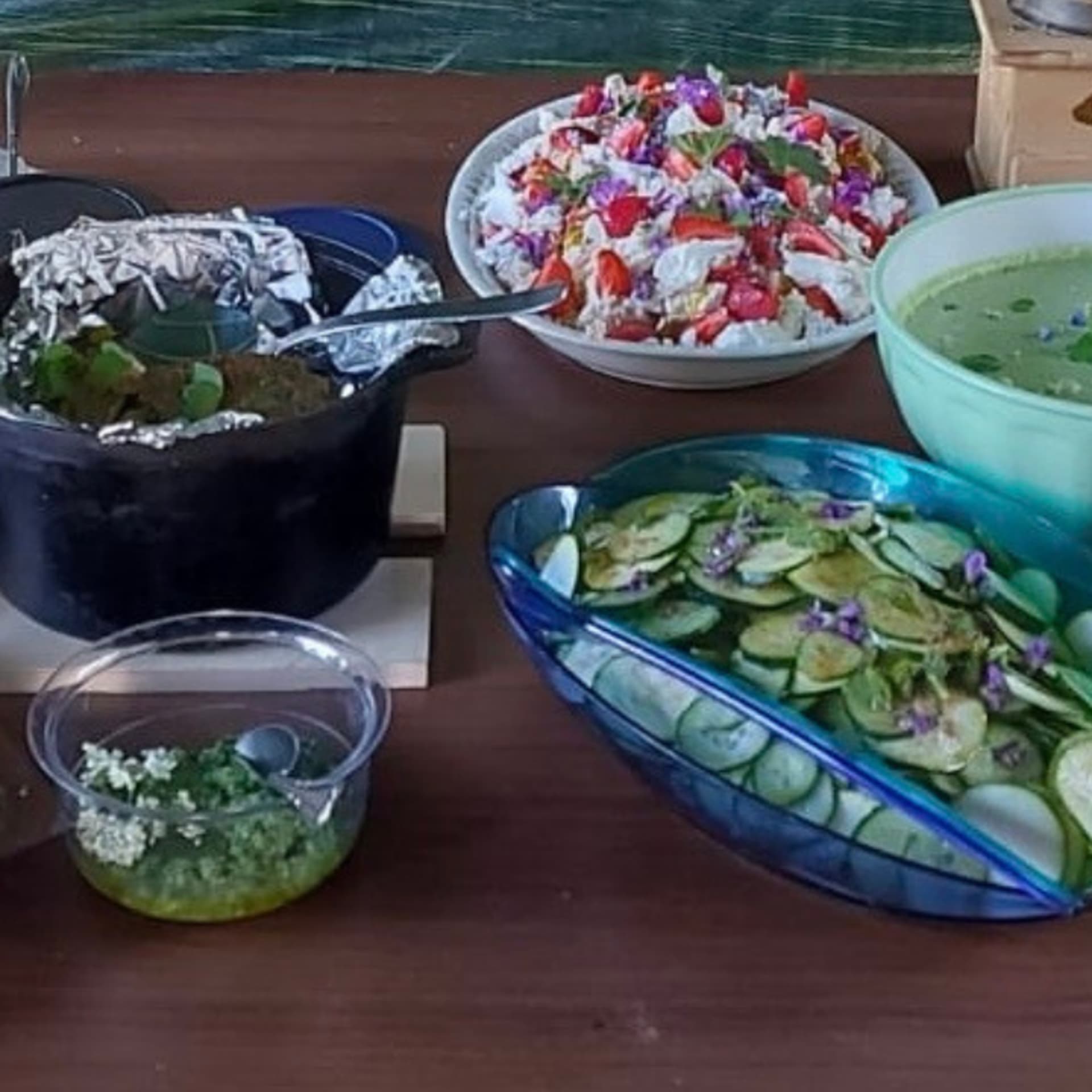 Valmiita villiyrttiruokia