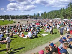 The audience is about 25 000 people.