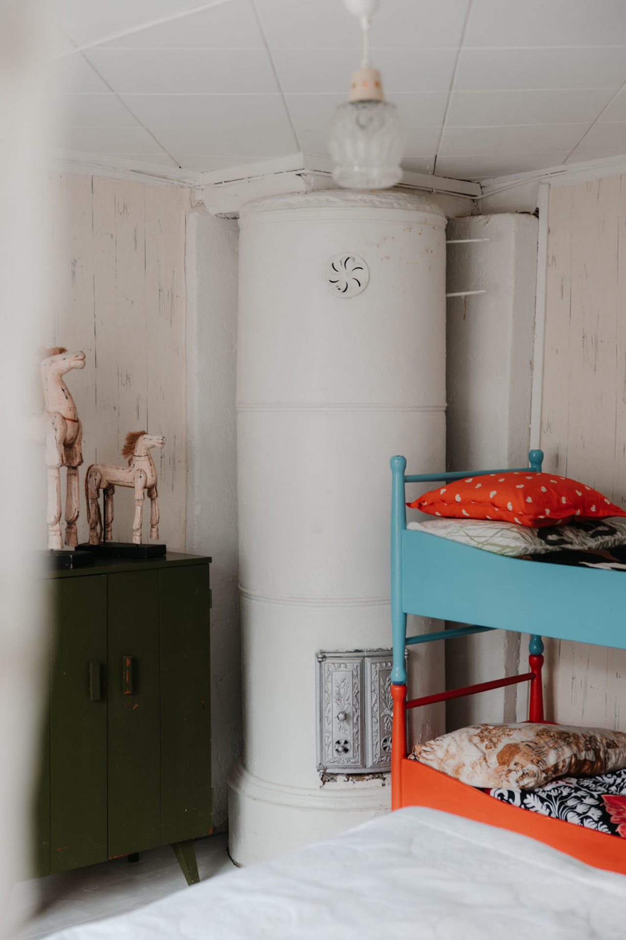 Vanha lasten kerrossänky Rymättylässä Vanha lasten kerrossänky Rymättylässä