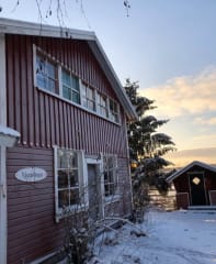 Vierastupa is a 2-floor cottage.