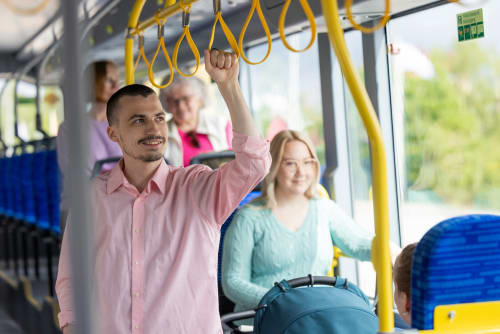 sisäkuva bussista.