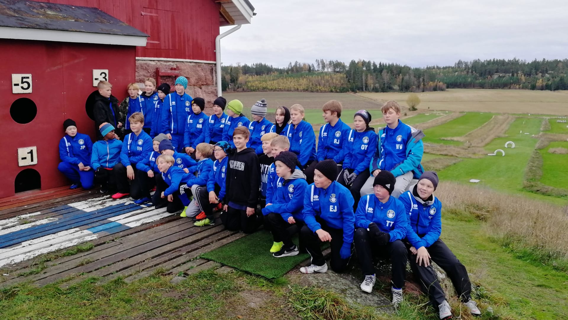 Spelet avklarat, många glada miner på bryggan