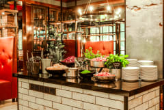 Rosso starter salad table