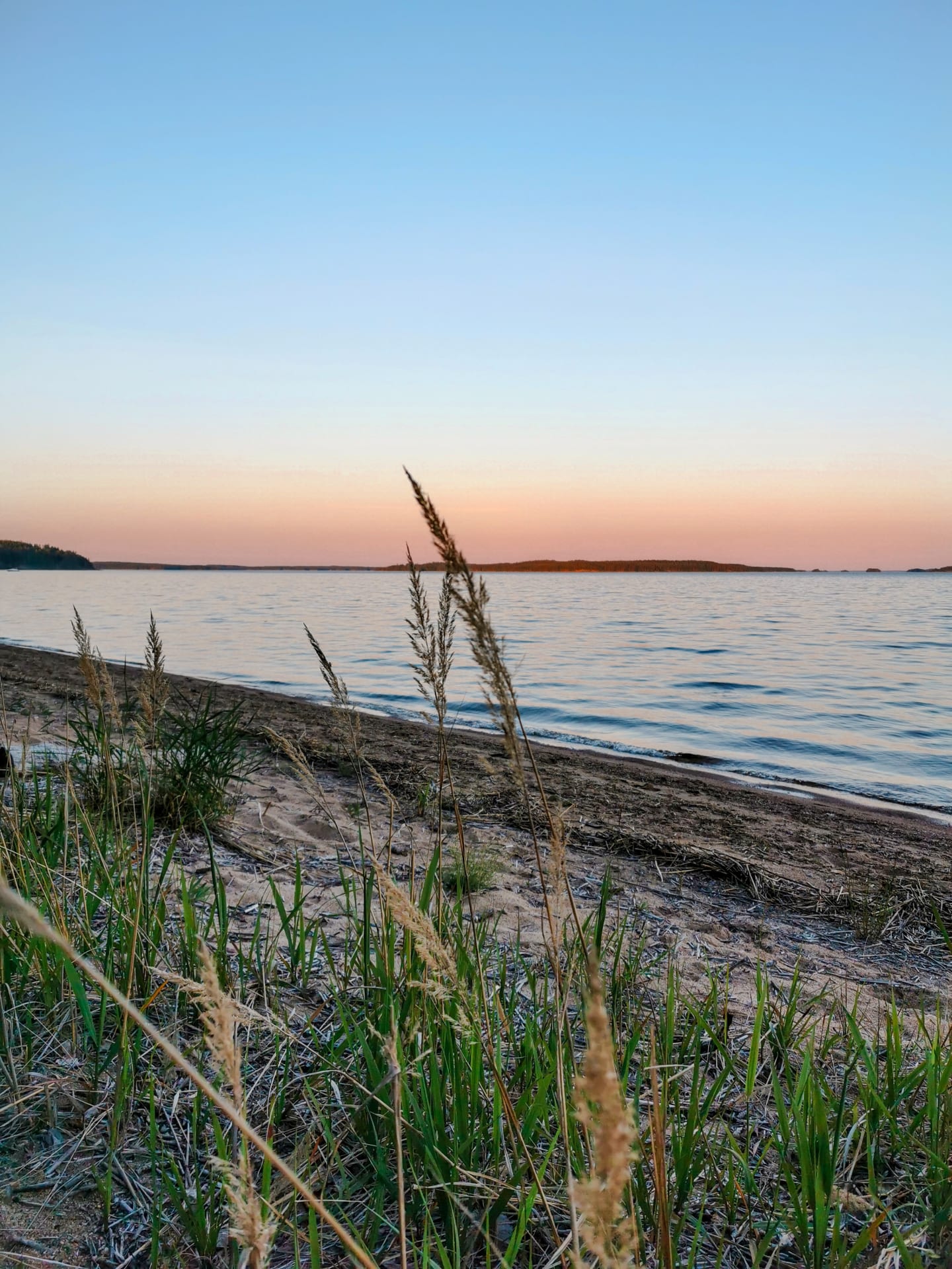 Auringonlasku ja ranta