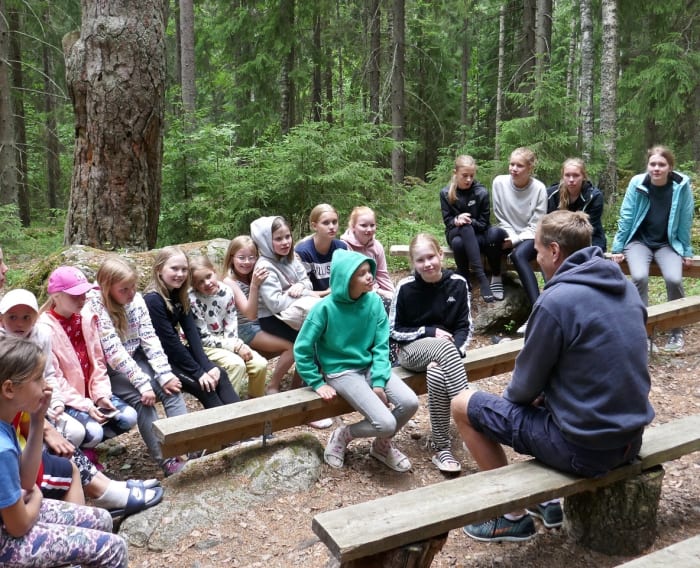 Teaching situation in the middle of the forest