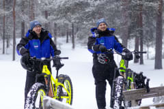 men with fat bikes in winter