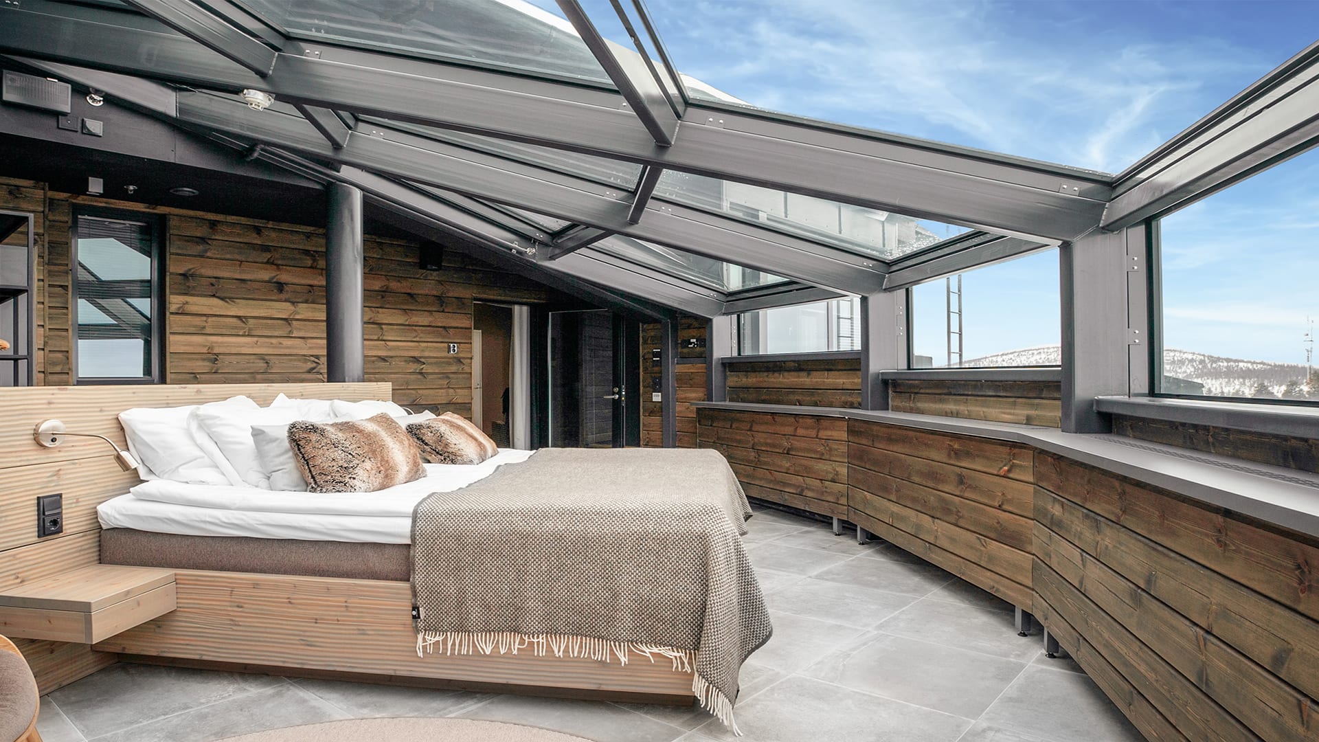 Sky Deluxe Suite with a class roof
