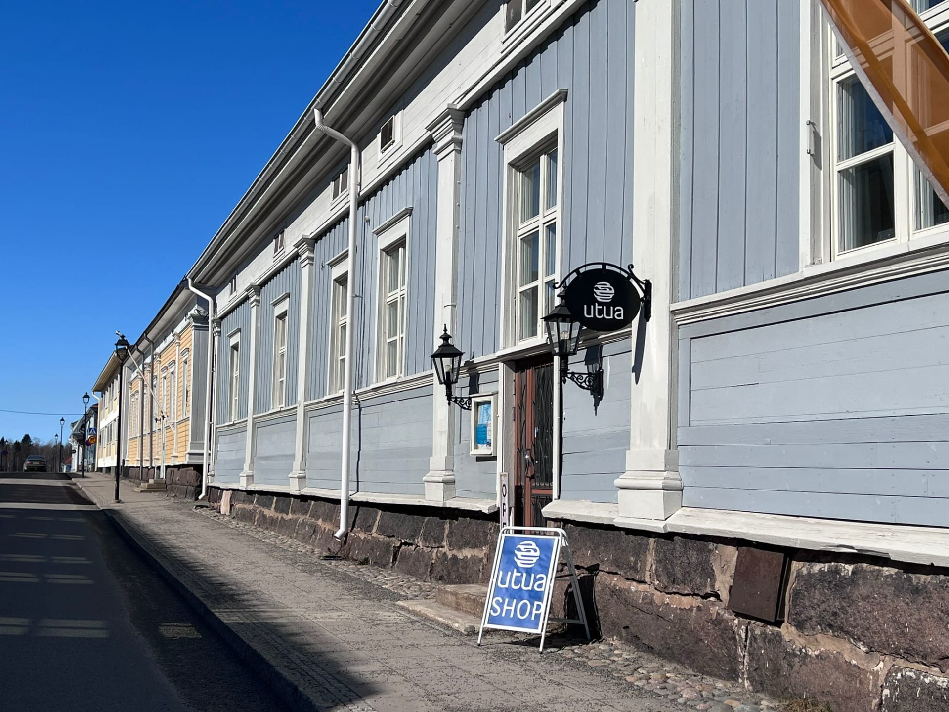 Utuan myymälä sijaitsee Raahen vanhan kaupungin ytimessä.