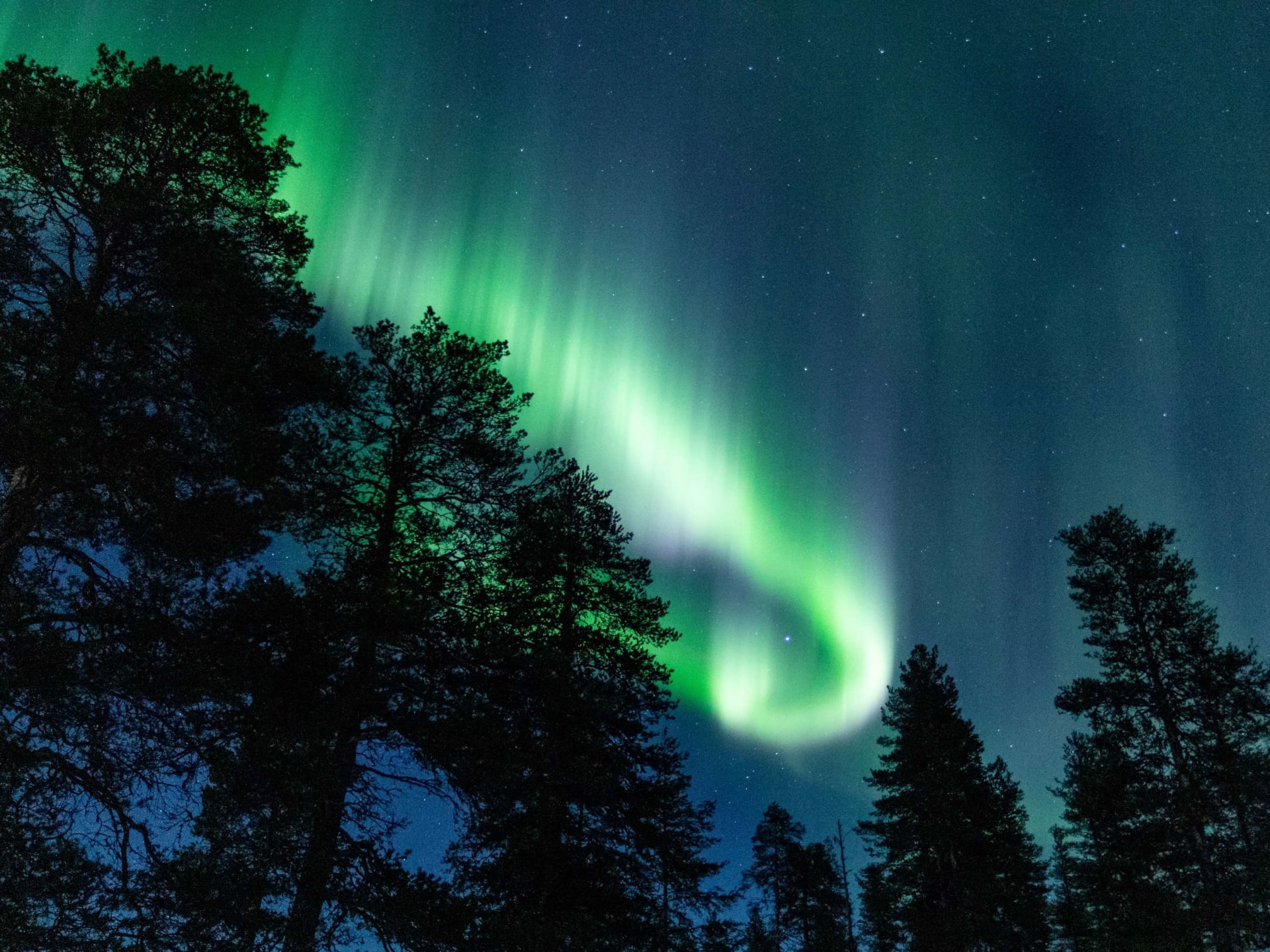 Revontulet saattavat kruunata lltaisen lumikenkäilyseikkailun