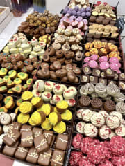 Euroopan parhaiden suklaatalojen konvehdit Belgiasta.