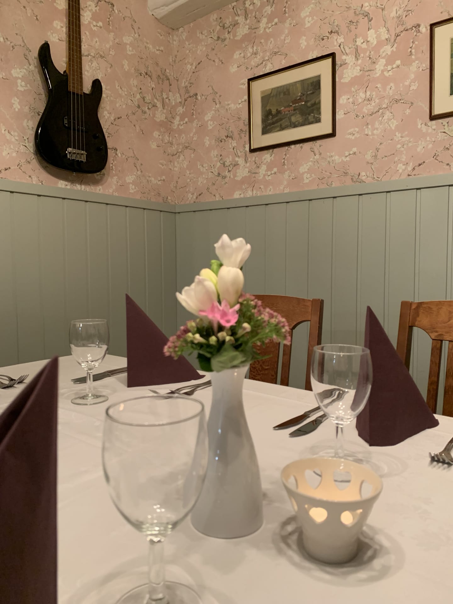The banquet room of Lomakivi restaurant has a lot of objects and some special musical instruments. Each of them tells its own story.
