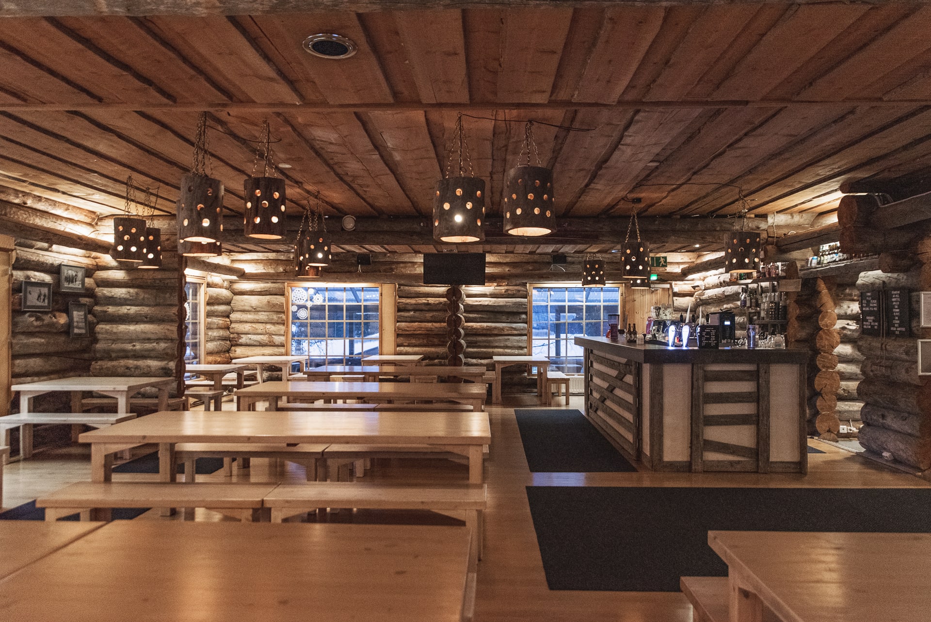 Cosy log restaurant at Sallatunturi, Salla