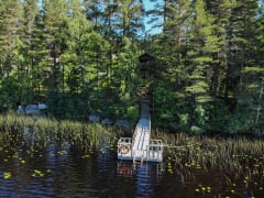 Hirsilinna-mökki ja laituri